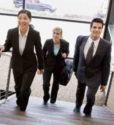 注意这些小细节可以让你更快减肥-别坐电梯,爬楼梯