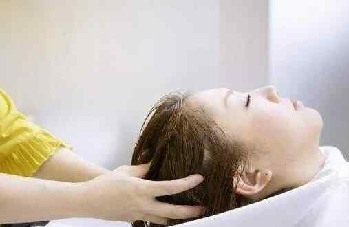 经期洗头会致癌吗