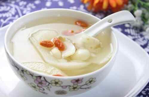 冰糖炖梨.jpg 冰糖炖梨.jpg