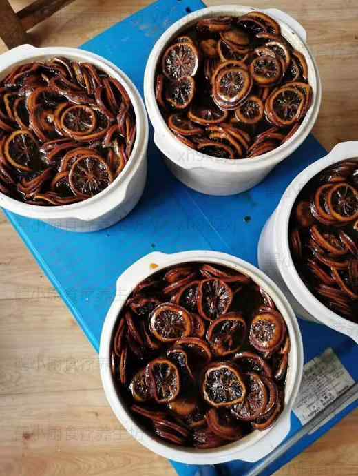 熬好的冰糖川贝柠檬膏