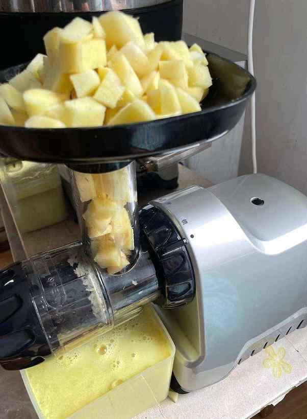 红糖姜枣膏打姜汁