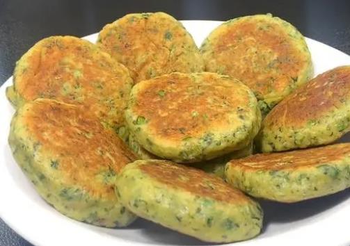 补脾胃推荐食谱：【茼蒿饼】