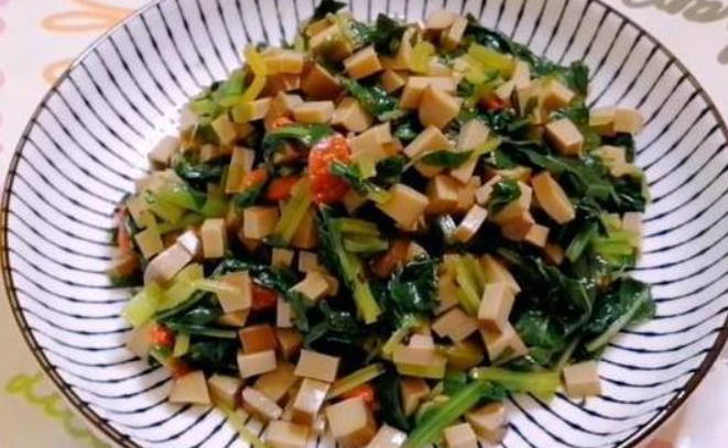 气血亏虚推荐食谱：[枸杞叶拌鸡蛋干]