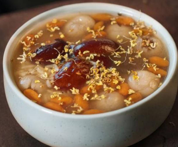 补气血推荐食谱：红枣桂圆枸杞酒酿汤