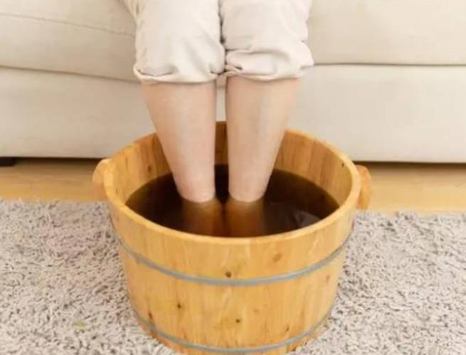 晚上泡脚，补肾助眠