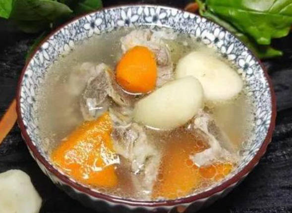补肾益肝、强筋壮骨药膳：胡萝卜马蹄排骨汤