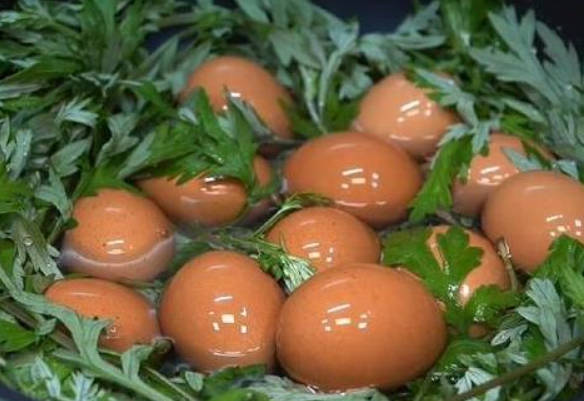 补气血推荐食谱：艾草煮鸡蛋