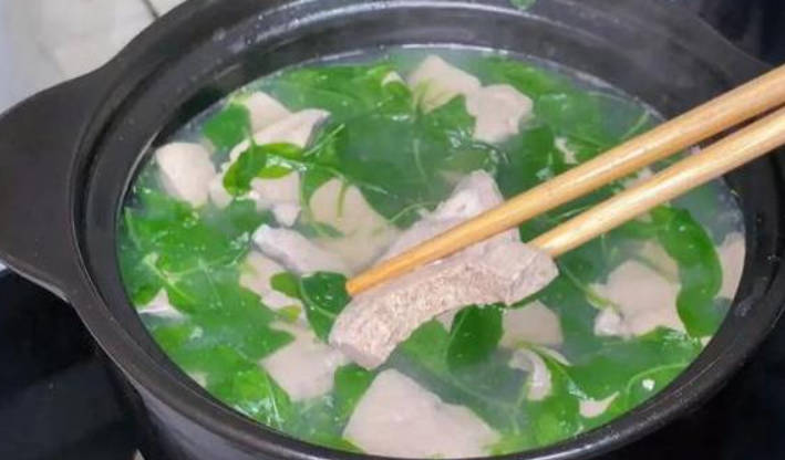 补肾推荐食谱：【枸杞叶猪肝汤】