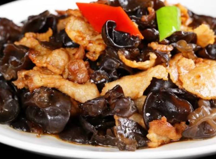 补血推荐做法：【木耳炒肉】