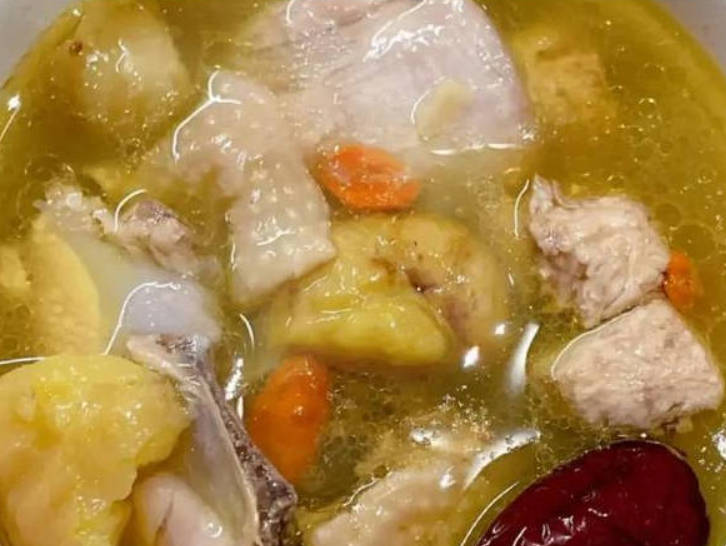 补气血食谱：板栗炖鸡汤