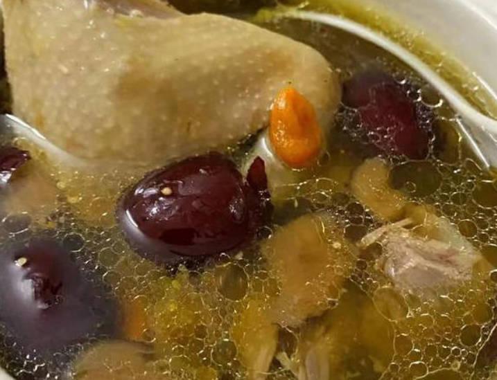 补气血食谱：鸽子红参汤