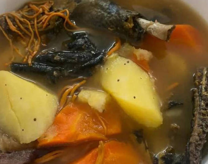 补气血食谱淮山虫草花乌鸡汤