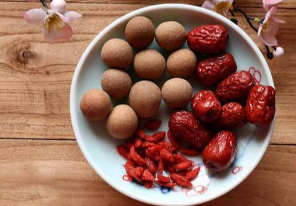 生活中，女性如何补气血？