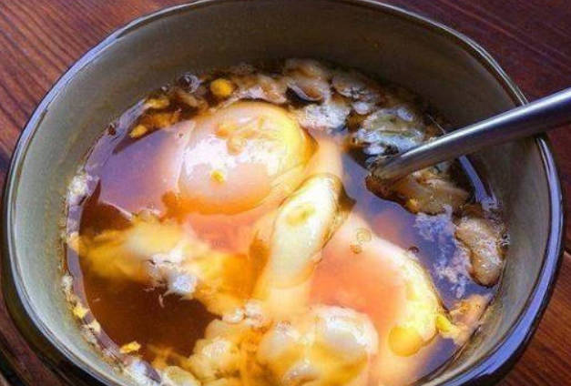 红糖加此物一起煮，每天喝一碗，补气血除雀斑