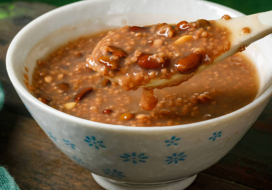 五红粥”补血、“五黑粥”补肾的做法