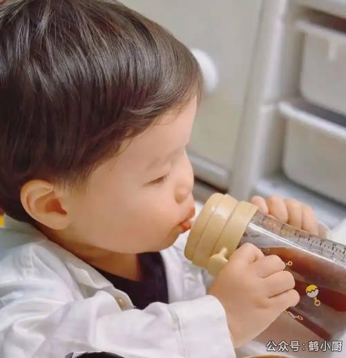 娃肺热咳嗽吃什么好得快？宝妈亲试古方秋梨膏，3天止咳不遭罪！